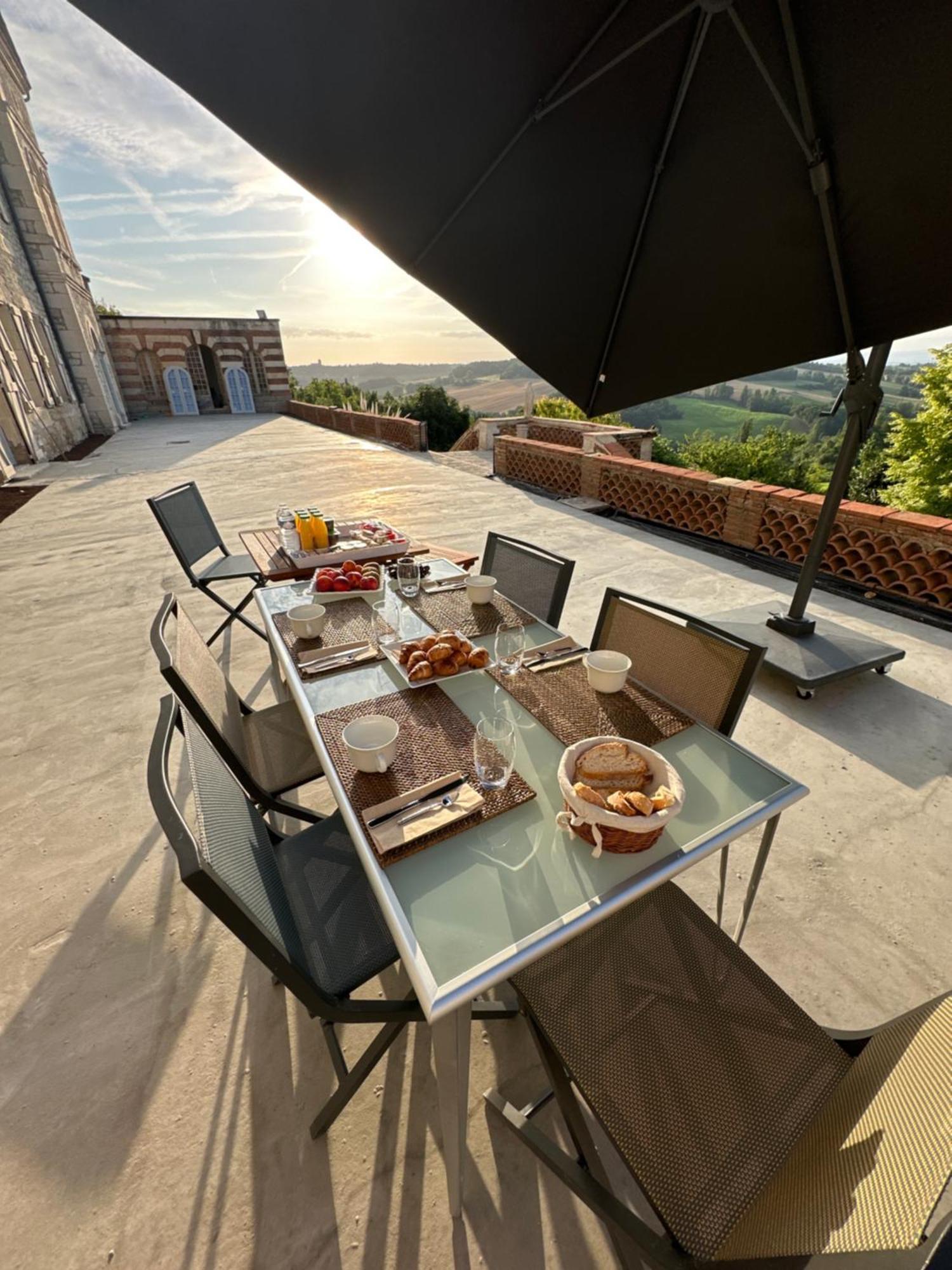 Montpezat-de-Quercy Les Trois Terrasses Bed & Breakfast エクステリア 写真